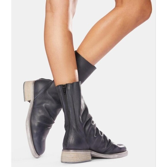 FREE PEOPLE Sutton Tight Slouch Leather Round-toe Boots in Black size 39.5 NWB - Picture 1 of 12